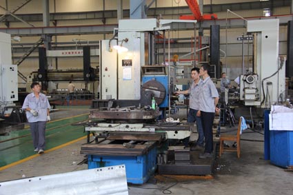 南輕人迎酷暑戰(zhàn)高溫 確保訂單按期交付